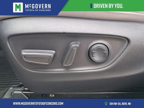 Used 2021 Toyota RAV4 XLE w/ Convenience Package image 16