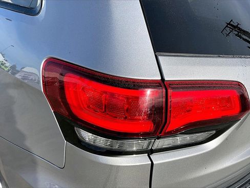 Used 2019 Jeep Grand Cherokee Altitude image 31