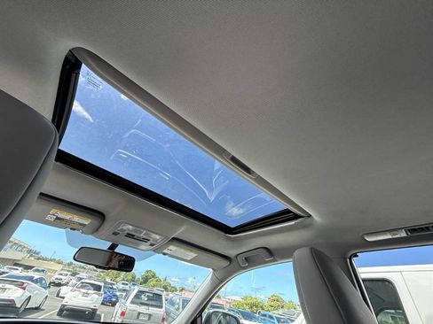 Used 2015 Toyota Highlander Limited FWD image 23