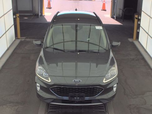 Used 2020 Ford Escape Titanium image 2