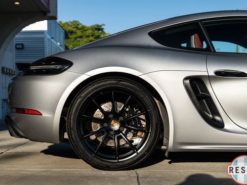 Used 2023 Porsche 718 Cayman GTS RWD image 9