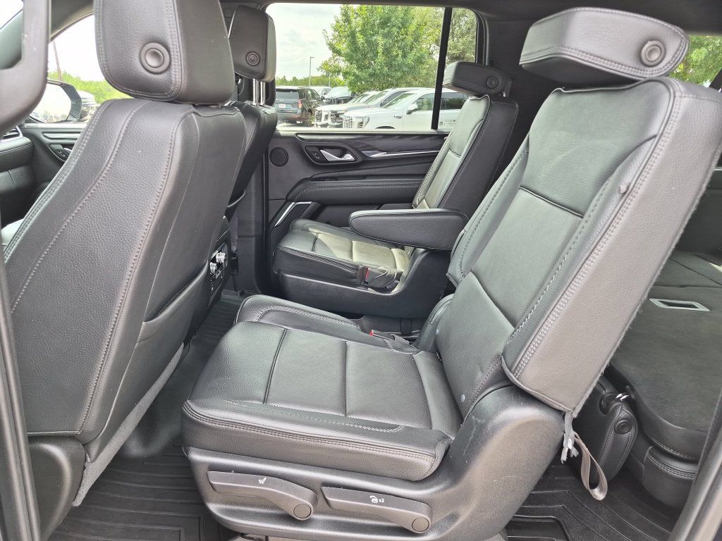 Used 2023 GMC Yukon XL Denali AWD/4WD image 32