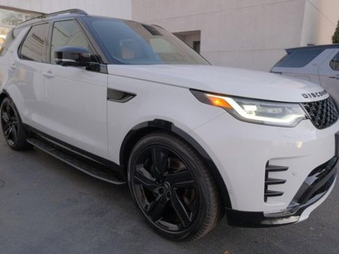 Used 2025 Land Rover Discovery Dynamic SE AWD/4WD image 7