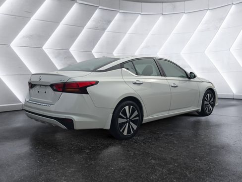 Used 2022 Nissan Altima 2.5 SV image 5