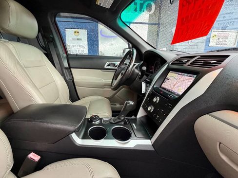 Used 2013 Ford Explorer XLT AWD/4WD image 42
