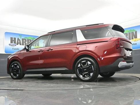 Used 2025 Kia Carnival EX FWD image 22