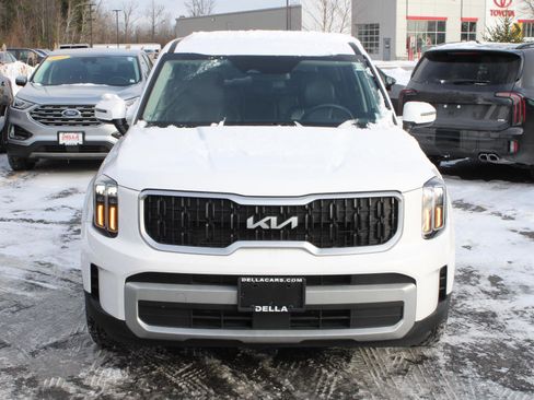 Used 2024 Kia Telluride LX image 2