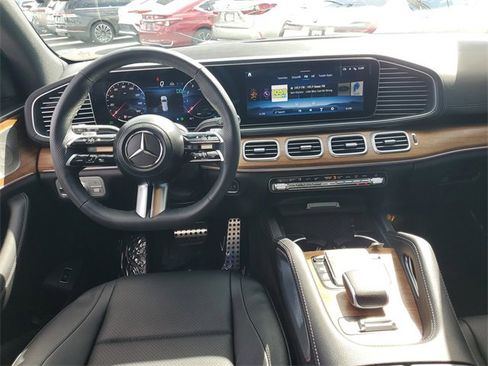 Used 2025 Mercedes-Benz GLS 450 4MATIC image 11