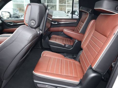 Used 2023 GMC Yukon XL Denali Ultimate image 16