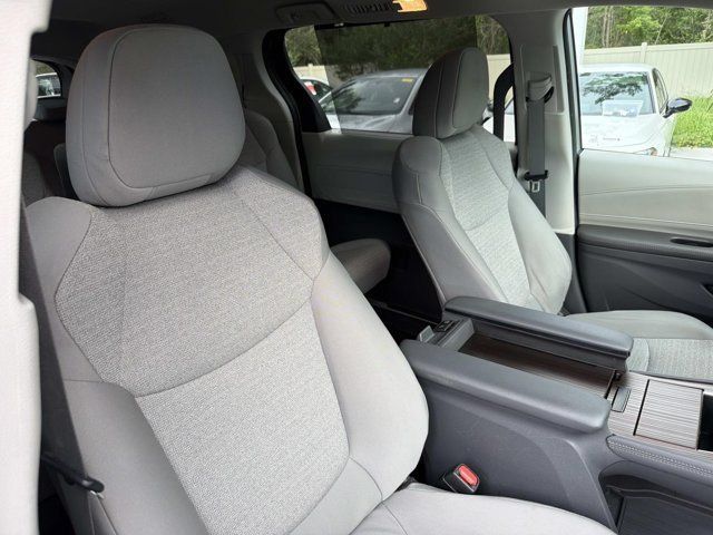 Used 2024 Toyota Sienna LE w/ LE Plus Package AWD/4WD image 15