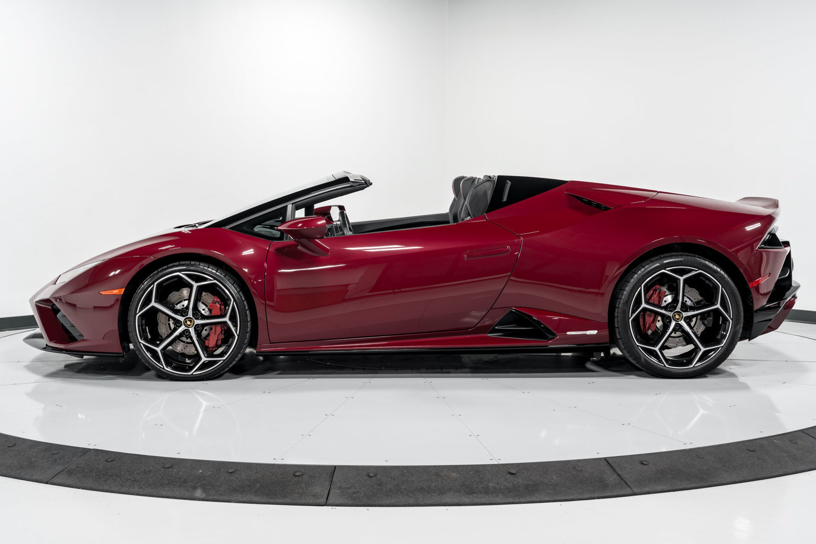 Used 2022 Lamborghini Huracan EVO RWD image 6