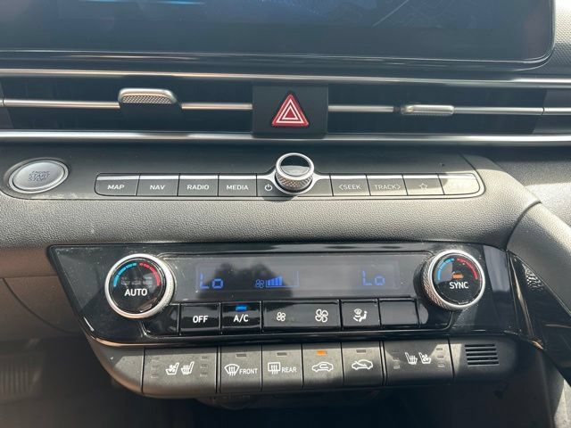 Used 2022 Hyundai Elantra Limited FWD image 23