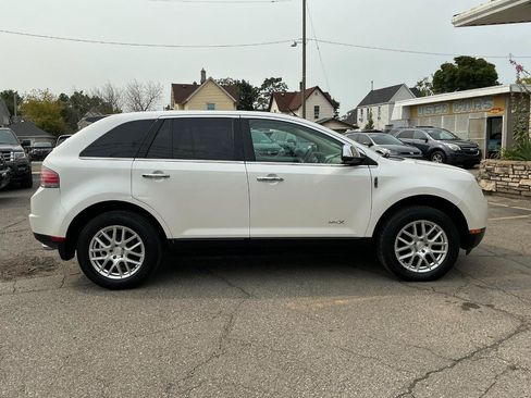 Used 2010 Lincoln MKX AWD image 3