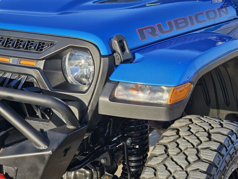 Used 2021 Jeep Gladiator Rubicon w/ Cold Weather Group image 11