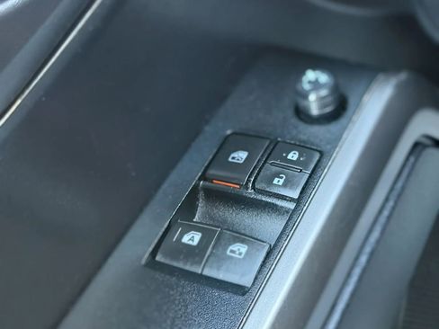 Used 2020 Toyota Tacoma SR5 RWD image 29