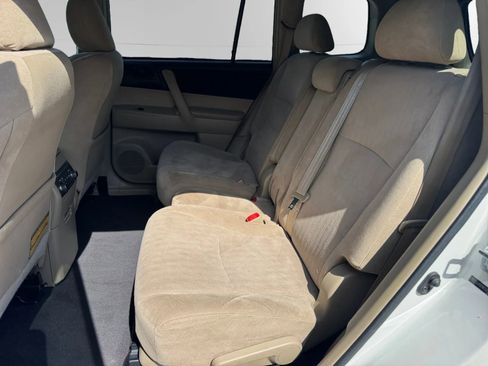 Used 2012 Toyota Highlander FWD w/ Cold Weather Pkg image 15