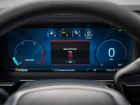 Certified 2025 Ford F250 Lariat w/ Black Appearance Package image 30