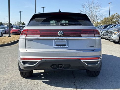 Used 2025 Volkswagen Atlas Cross Sport SEL image 4