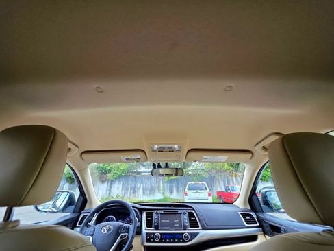 Used 2016 Toyota Highlander LE AWD/4WD image 59
