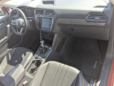Used 2024 Volkswagen Tiguan SE AWD/4WD image 30