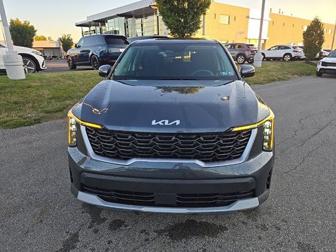 Certified 2024 Kia Sorento LX FWD image 11