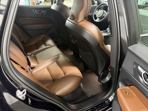 Used 2023 Volvo XC60 B5 Plus w/ Climate Package AWD/4WD image 17