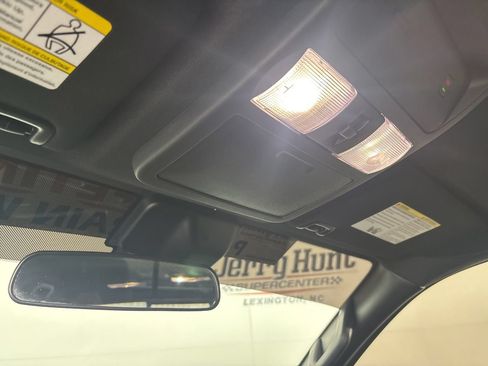 Used 2025 Nissan Frontier PRO-4X AWD/4WD image 22