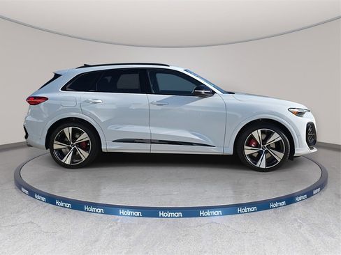 New 2025 Audi SQ5 Prestige image 4
