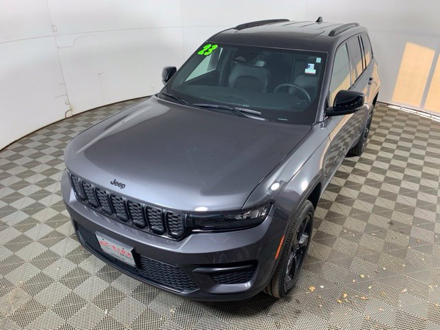 Used 2023 Jeep Grand Cherokee Altitude AWD/4WD image 18