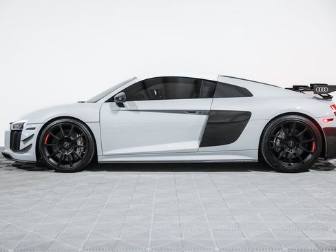 Used 2018 Audi R8 V10 plus w/ Full Leather Package image 12