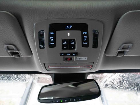 Used 2023 Toyota Sienna Limited image 18