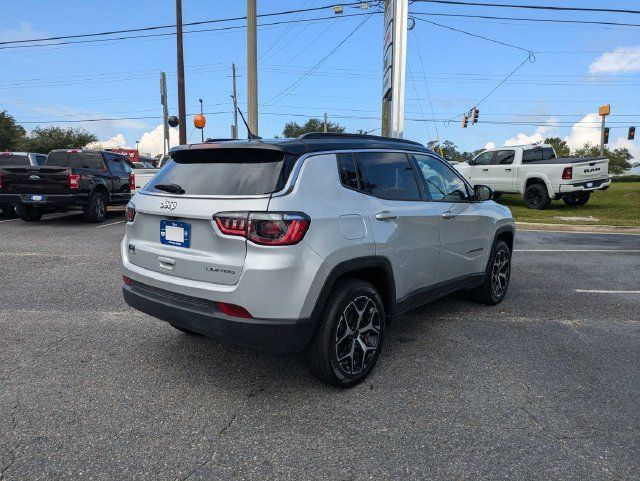 Used 2025 Jeep Compass Limited AWD/4WD image 5