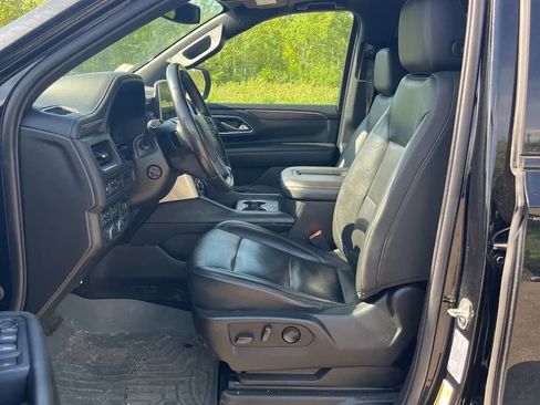 Used 2021 Chevrolet Suburban Z71 w/ Z71 Signature Package AWD/4WD image 2