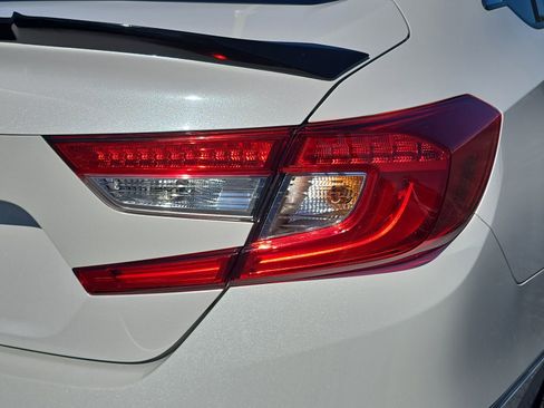 Used 2018 Honda Accord EX-L image 8