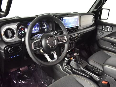 Used 2025 Jeep Wrangler Unlimited Sahara AWD/4WD image 13