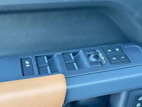 Used 2023 Land Rover Defender 130 X-Dynamic SE AWD/4WD image 11