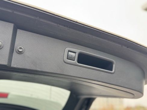 Certified 2020 Toyota Highlander XLE image 47