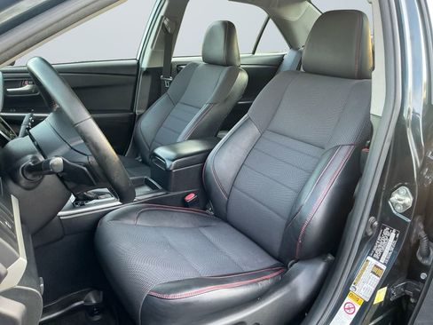 Used 2016 Toyota Camry SE w/ Moonroof Package image 8