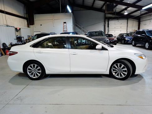 Used 2017 Toyota Camry XLE FWD image 10
