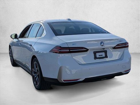 Used 2025 BMW i5 eDrive40i w/ Premium Package image 7