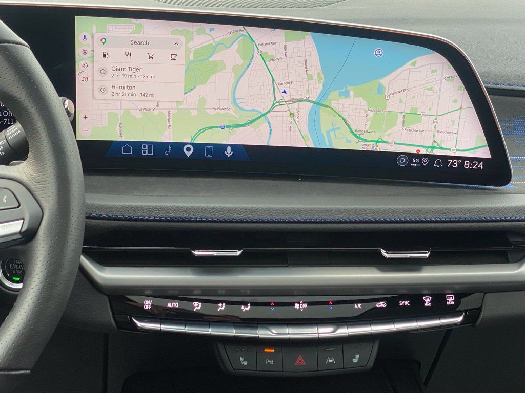 Used 2025 Cadillac XT4 Sport w/ LPO, Floor Liner Package AWD/4WD image 23