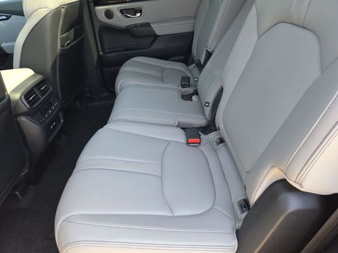 Used 2023 Honda Pilot Touring image 18