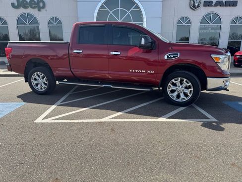 Used 2017 Nissan Titan SV image 2