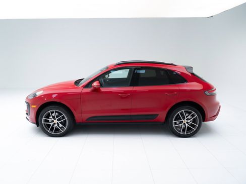 Certified 2025 Porsche Macan image 2