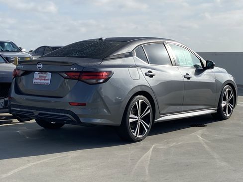 Used 2020 Nissan Sentra SR w/ Premium Package FWD image 3