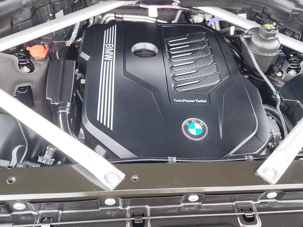 Used 2021 BMW X7 xDrive40i w/ M Sport Package AWD/4WD image 19