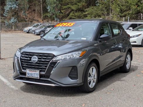Used 2025 Nissan Kicks Play S FWD image 2