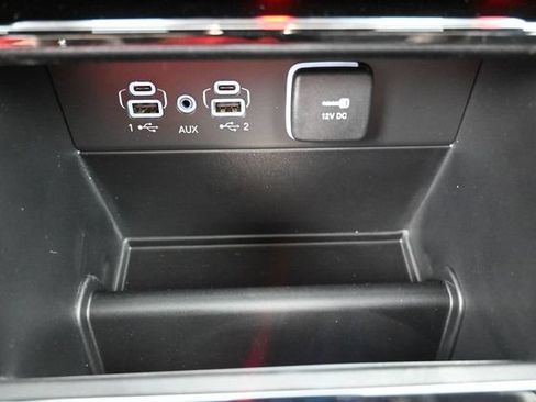 Used 2025 Jeep Grand Cherokee Laredo AWD/4WD image 27
