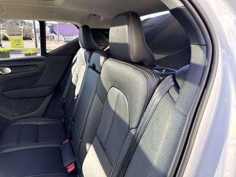 Used 2025 Volvo XC40 B5 Core image 32