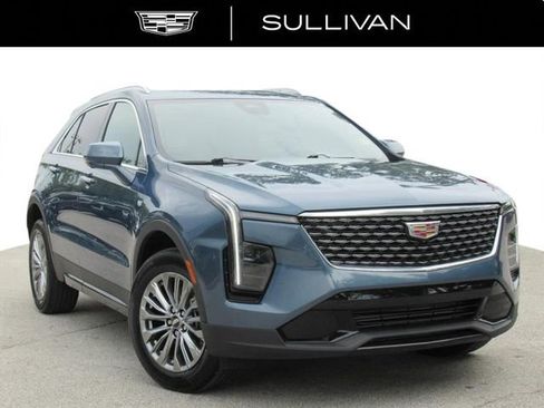 Certified 2025 Cadillac XT4 Premium Luxury image 3